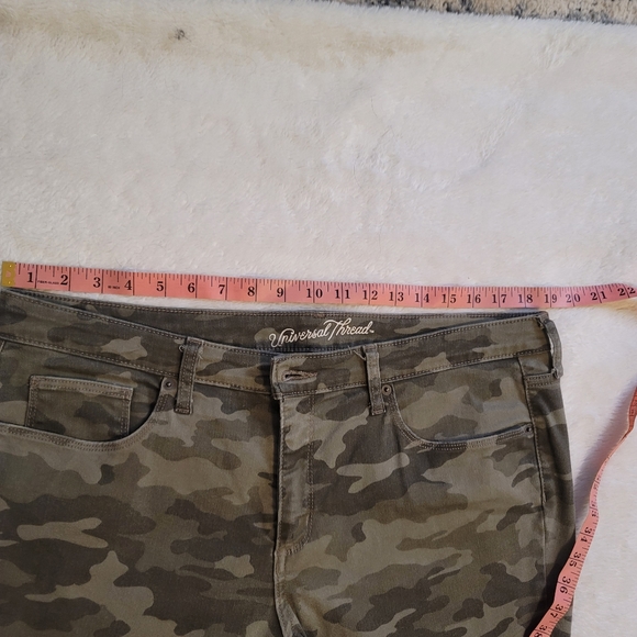 Camo Universal Thread High Rise Skinny Crop - Picture 6 of 7